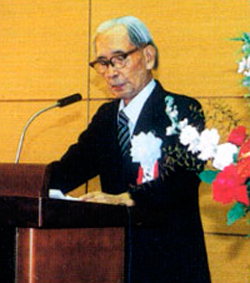 写真 コスメトロジー研究振興財団 初代理事長 小林孝三郎